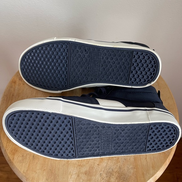 New without Tag boys sneakers size 4 - Picture 2 of 6